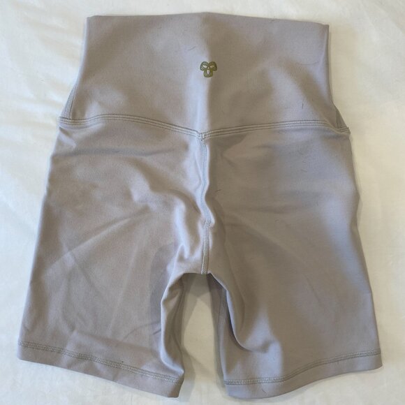 Light Grey Aritzia 7" Inseam Biker Shorts Size 2 - Picture 3 of 3